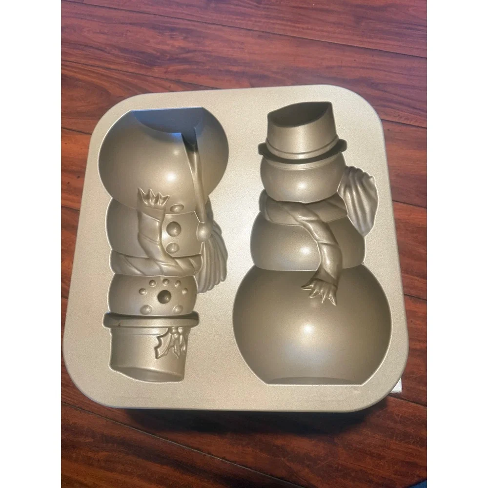 Williams-Sonoma Nordic Ware Snowman 3D Cake Pan Gold Cast Aluminum 10 Cup USA